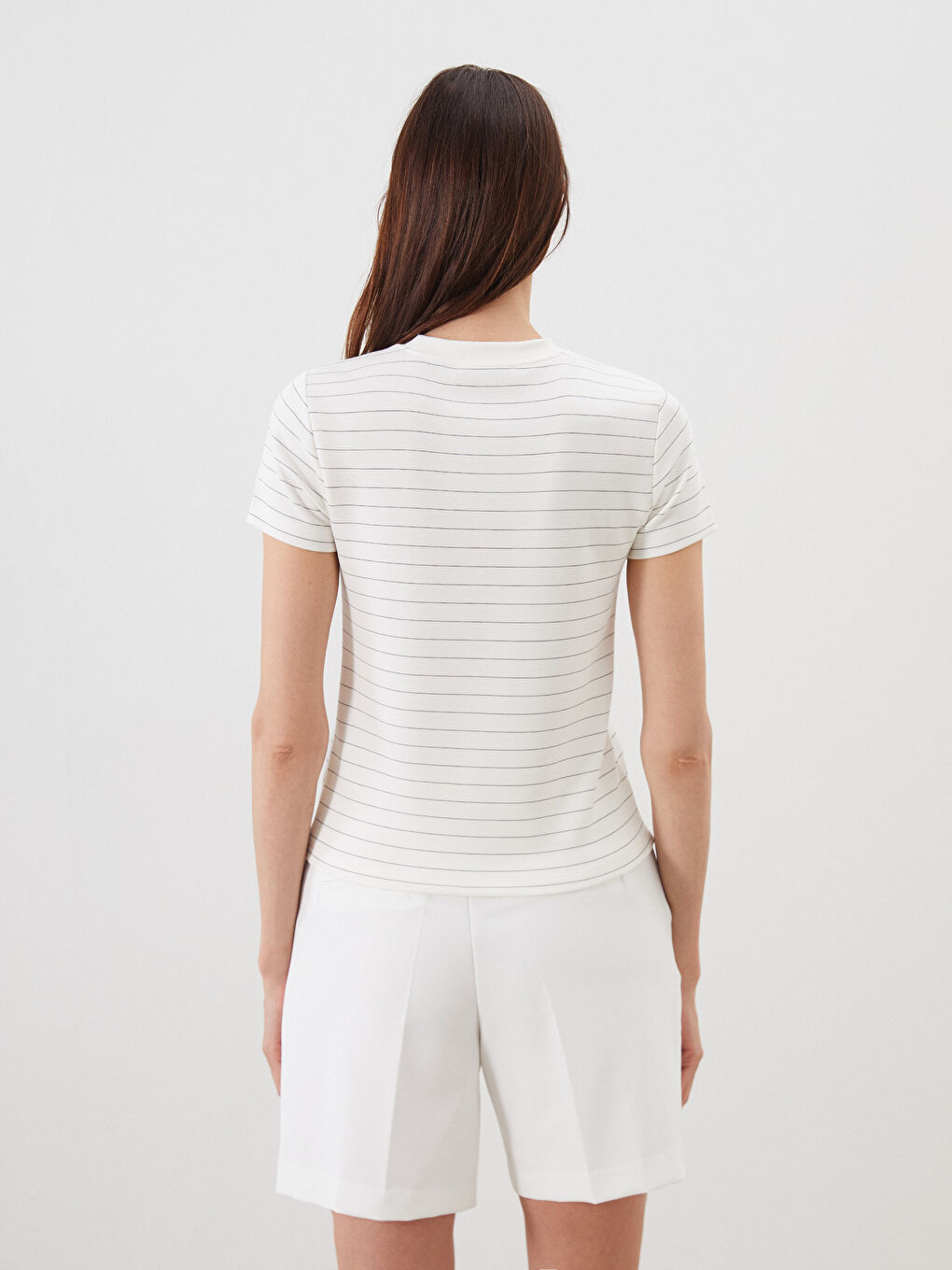 Ekru Bisiklet Yaka Çizgili Kadın Tişört-3