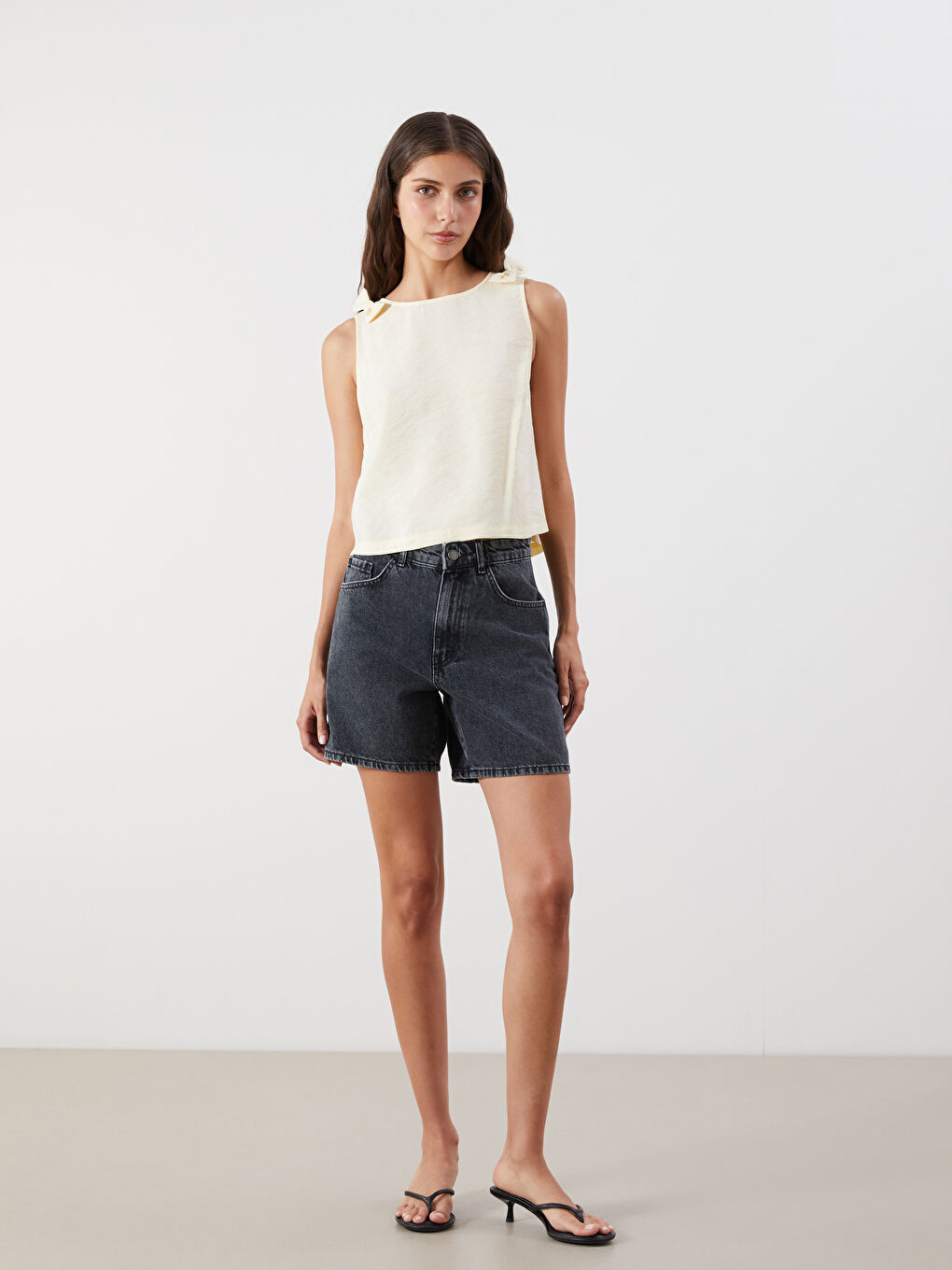 Sarı Bisiklet Yaka Fiyonklu Modal Karışımlı Bluz-1