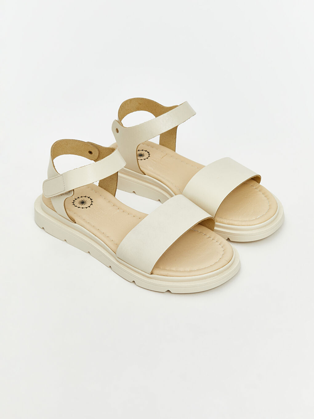 Bej Deri Görünümlü Kadın Sandalet