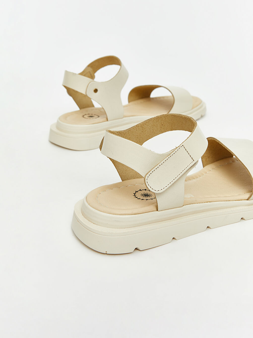 Bej Deri Görünümlü Kadın Sandalet-4