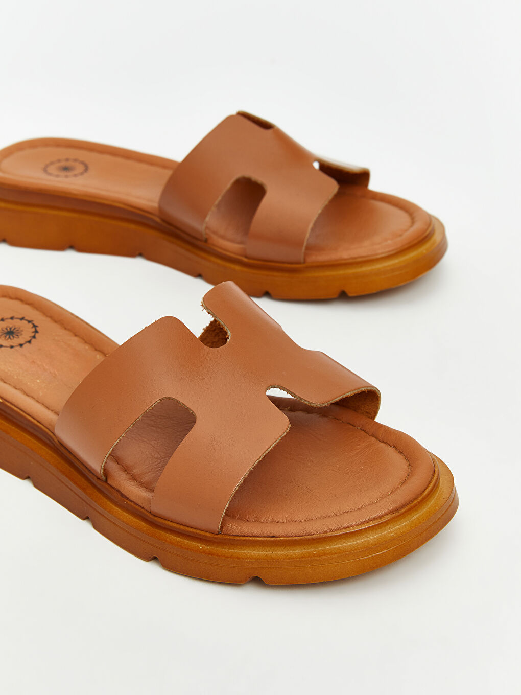 Bej Çapraz Bantlı Kadın Terlik-2