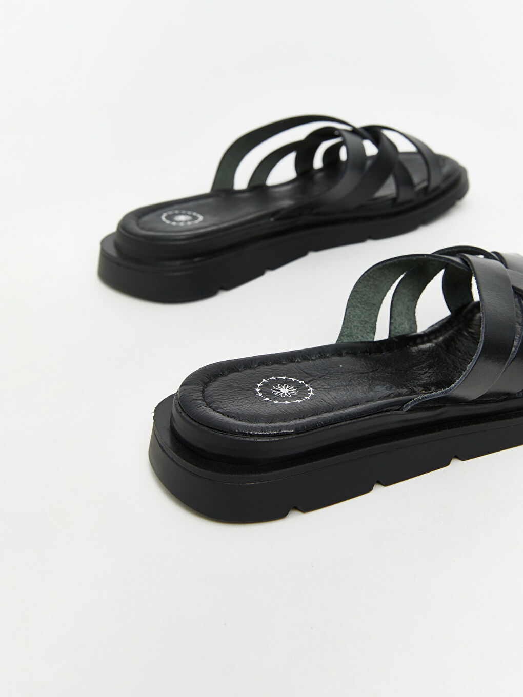 Siyah Çapraz Bantlı Kadın Terlik-4