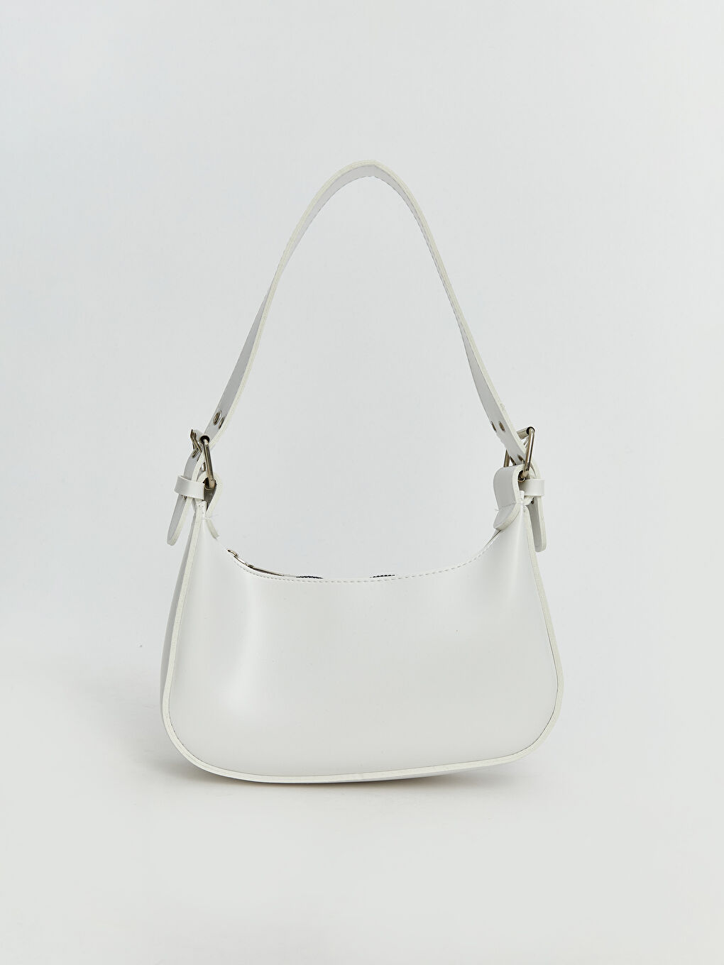 Beyaz Deri Görünümlü Kadın Baget Çanta