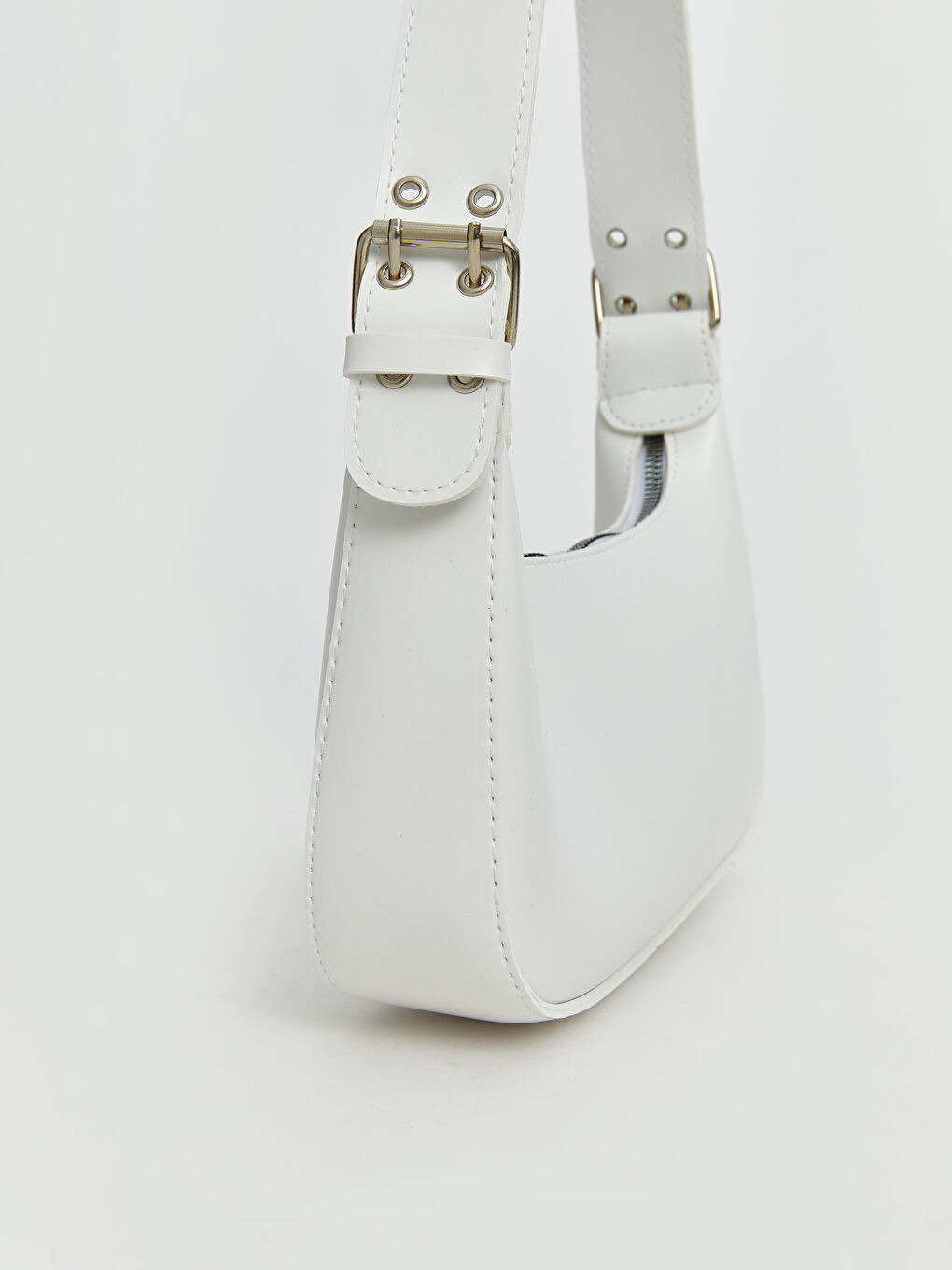 Beyaz Deri Görünümlü Kadın Baget Çanta-2