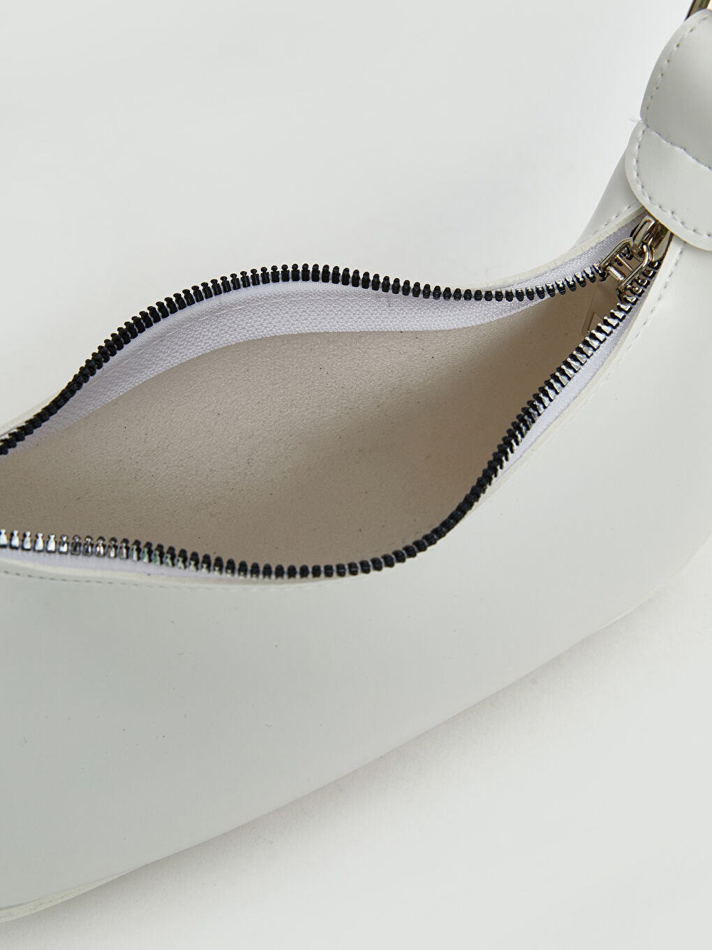 Beyaz Deri Görünümlü Kadın Baget Çanta-3