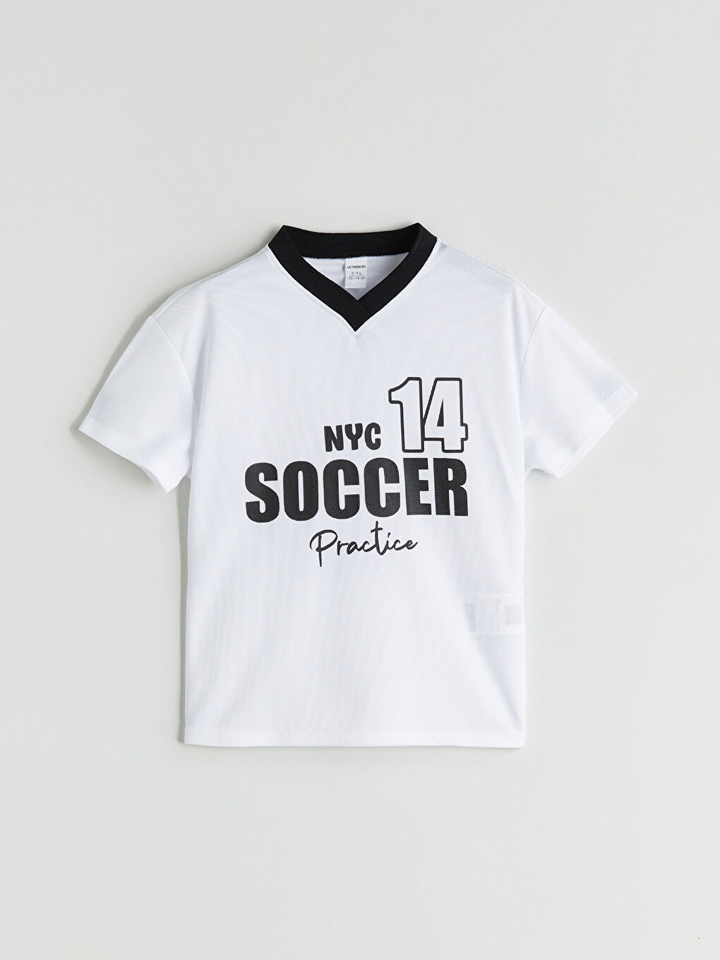 Beyaz V Yaka Baskılı Erkek Çocuk Tişört-1