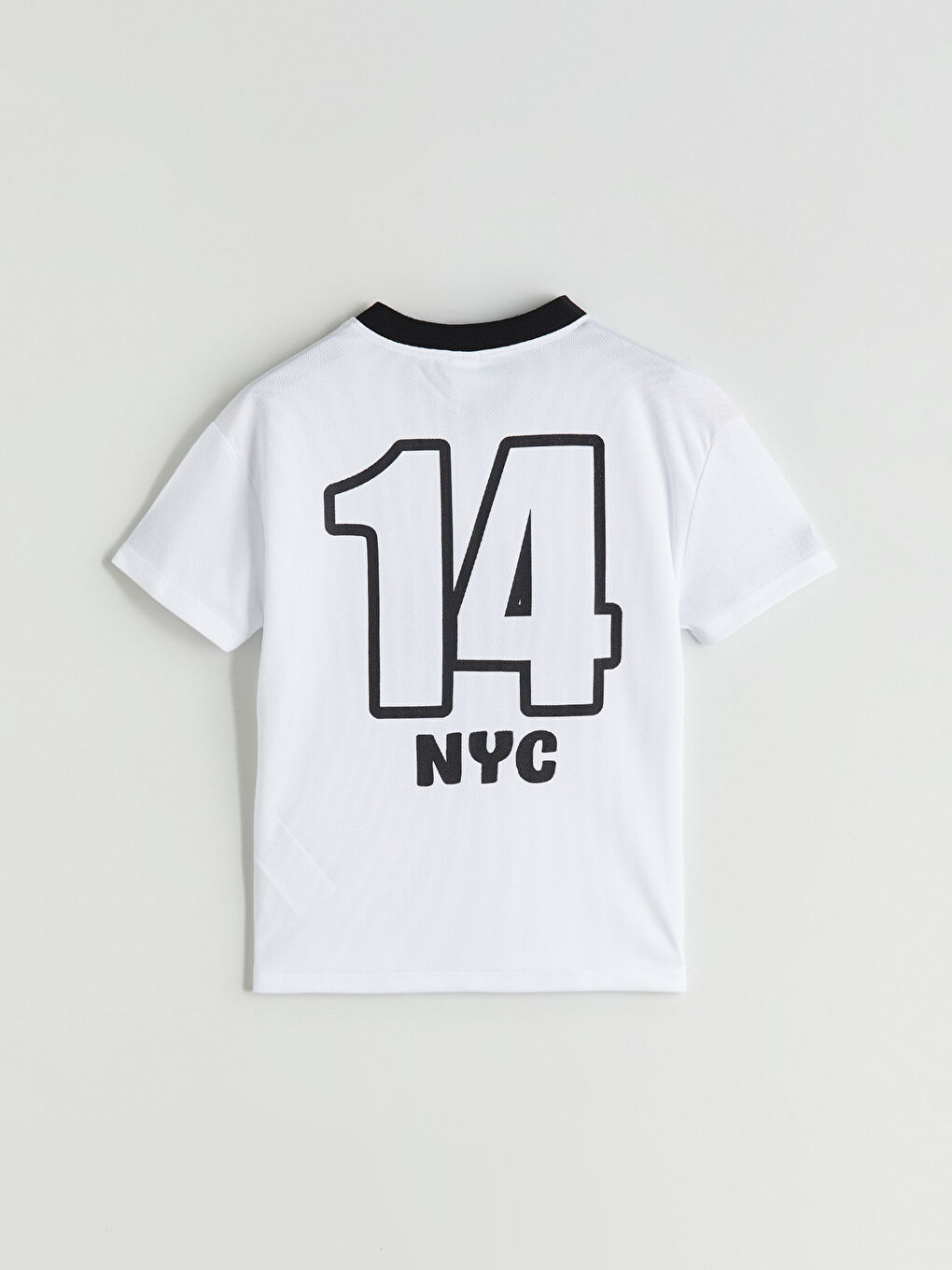 Beyaz V Yaka Baskılı Erkek Çocuk Tişört-3