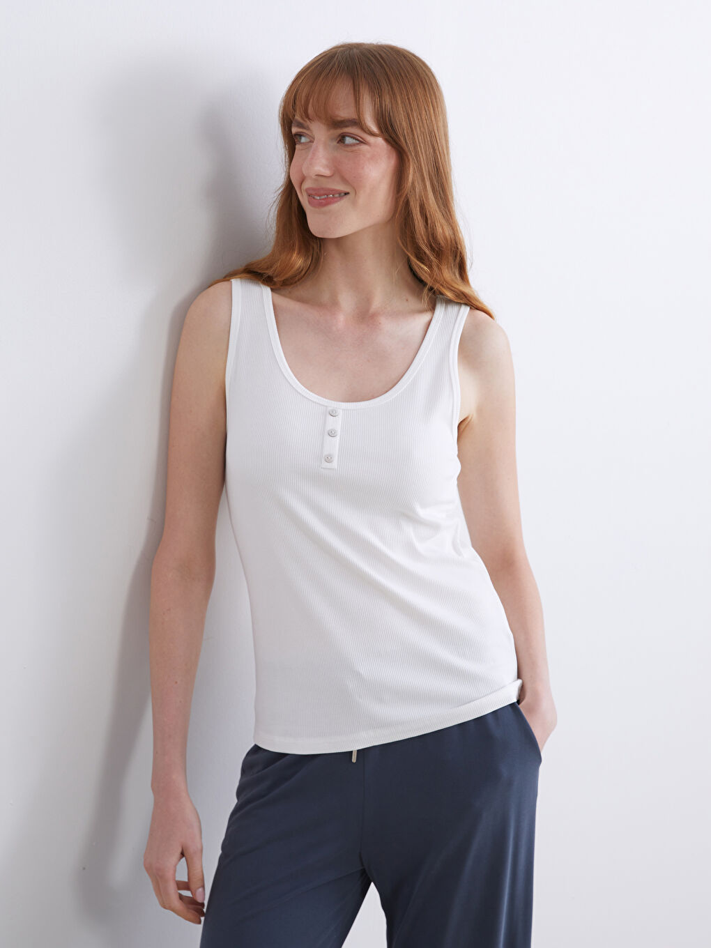 Ekru U Yaka Dokulu Kadın Pijama Üstü