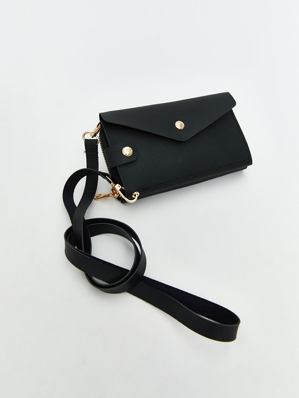 Siyah Deri Görünümlü Boyun Askılı Kadın Cüzdan-1