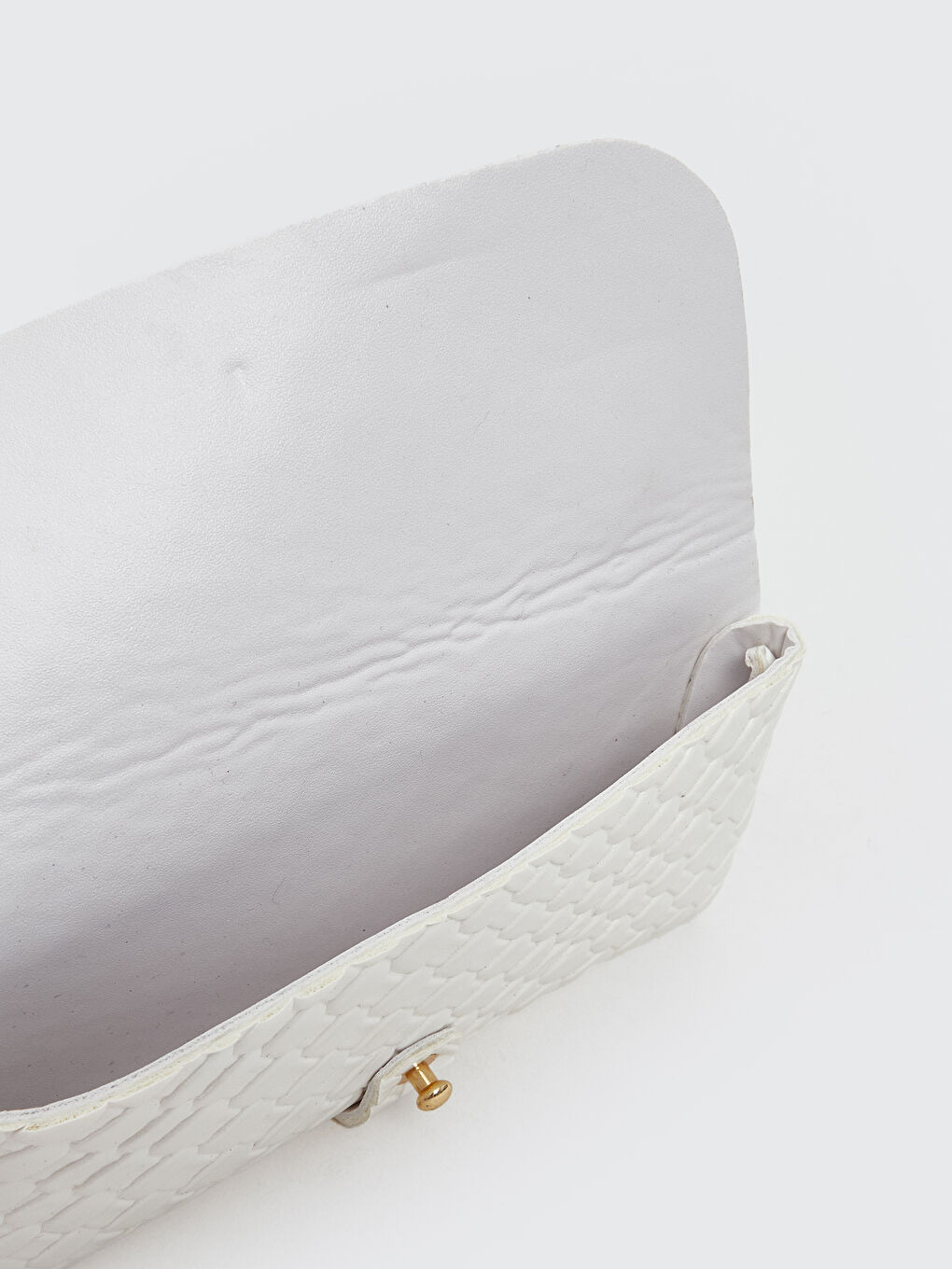 Beyaz Deri Görünümlü Kroko Desenli Kadın Cüzdan-2