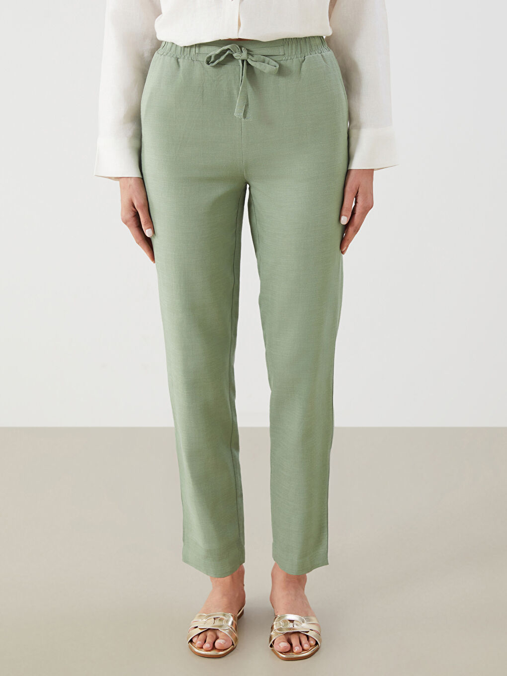 LCWAIKIKI Classic Women's Elastic Waist Linen Blend Trousers -S5QR01Z8-ZCY