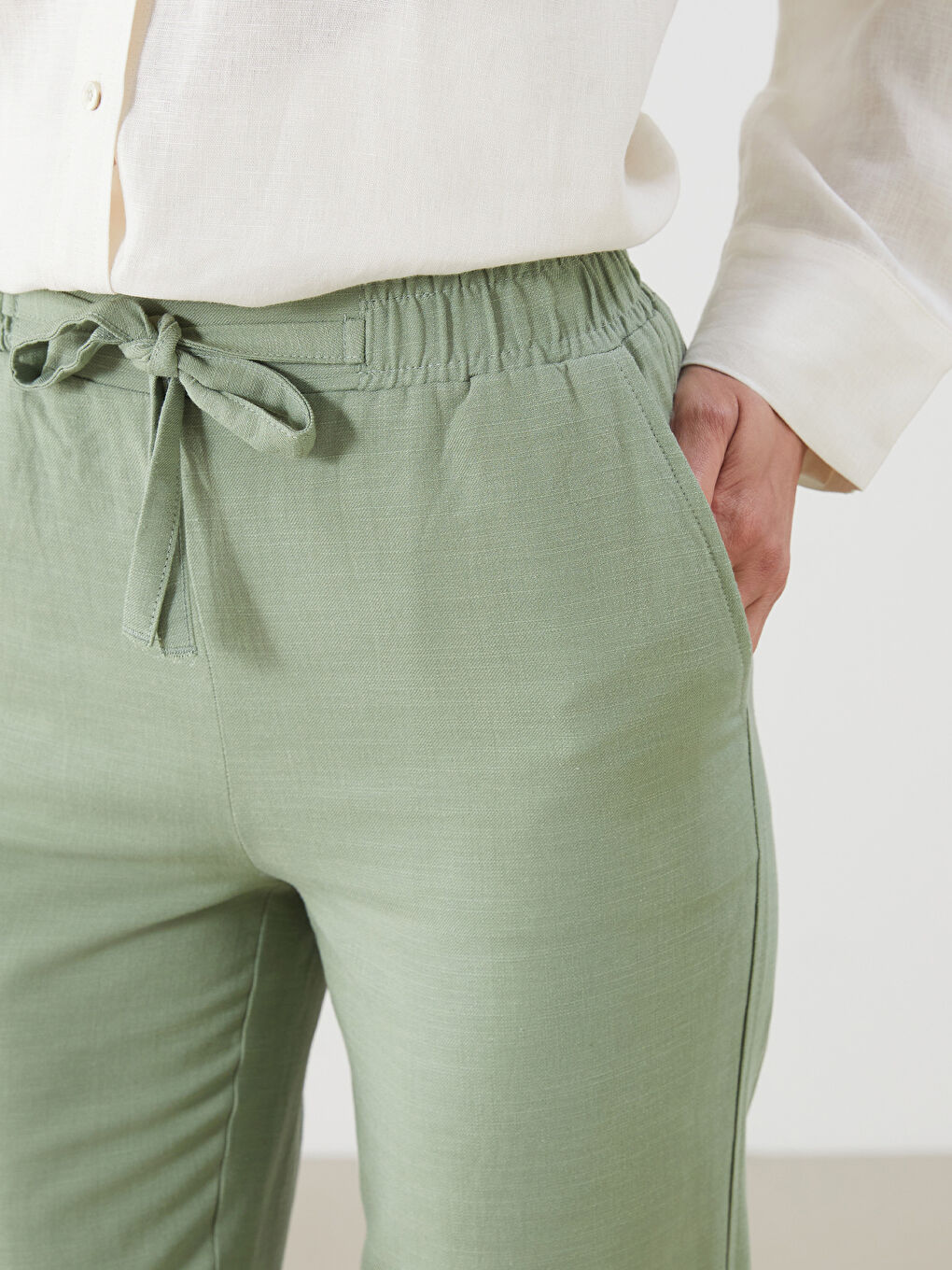 LCWAIKIKI Classic Women's Elastic Waist Linen Blend Trousers -S5QR01Z8-ZCY