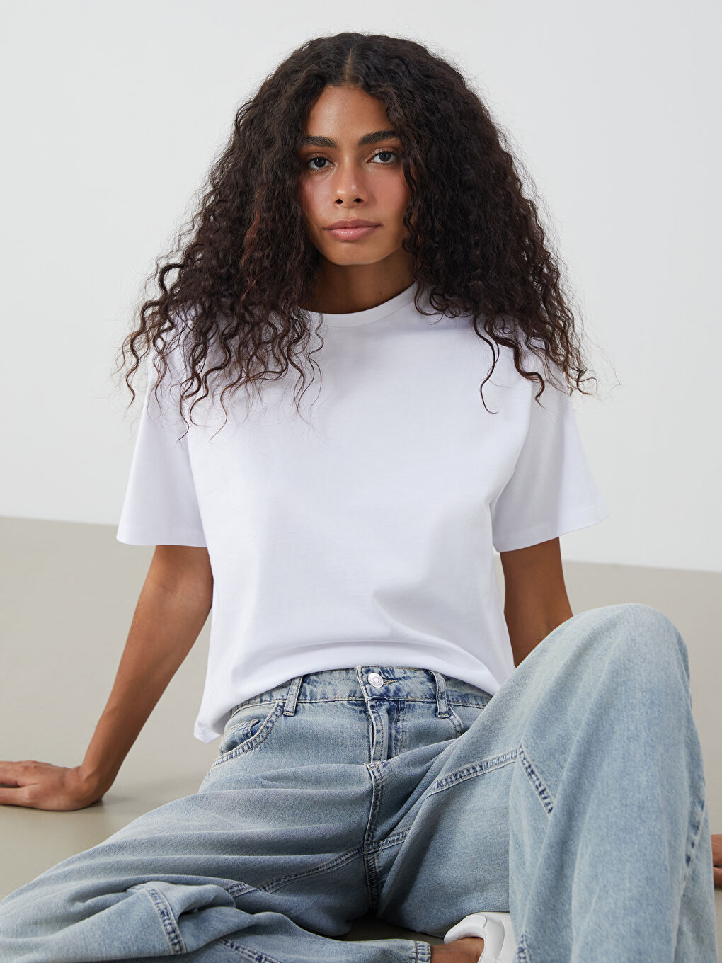 Beyaz Bisiklet Yaka Oversize Kadın Tişört