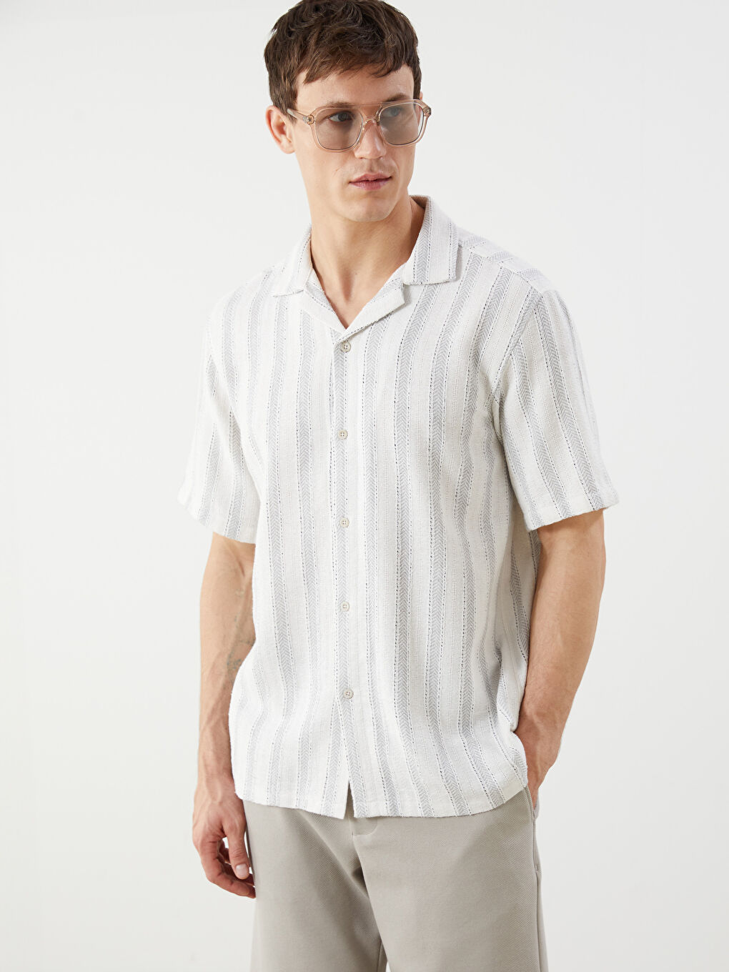 Ekru Regular Fit Kısa Kollu Çizgili Armürlü Erkek Gömlek