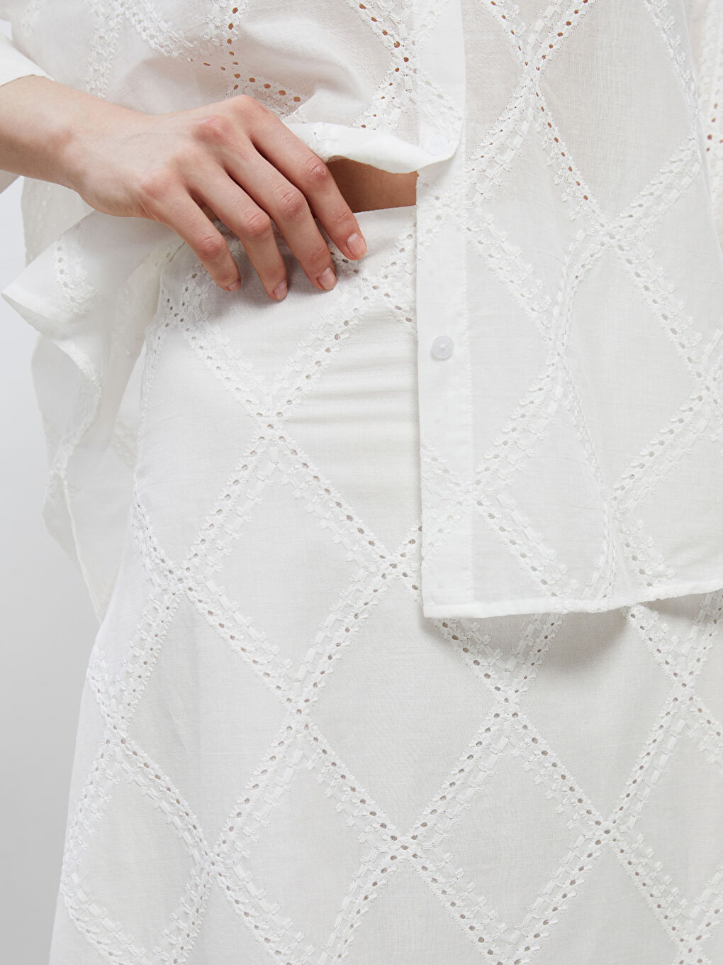 Beyaz Standart Fit Ajurlu A Kesim Brode Etek-2