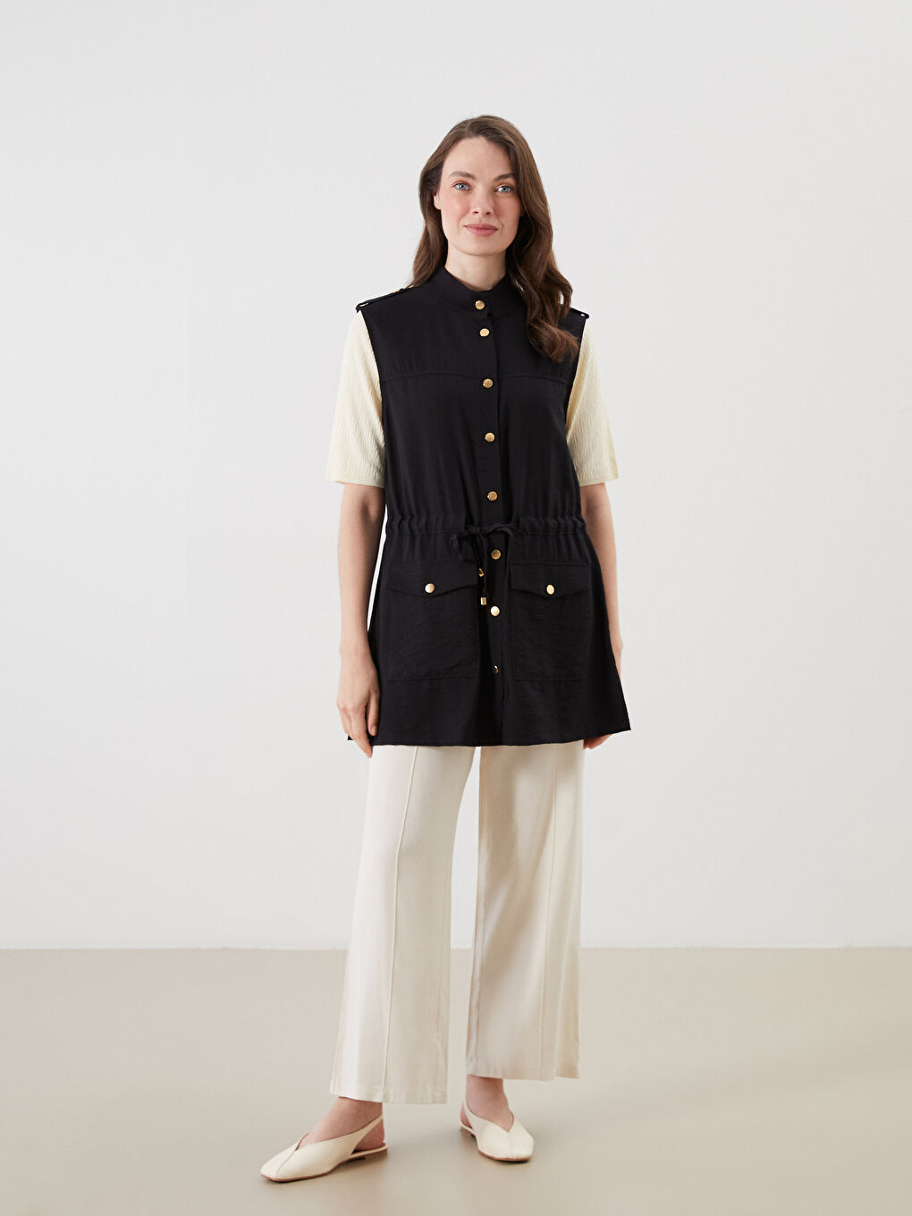 Siyah Hakim Yaka Büzgülü Kadın Yelek-1