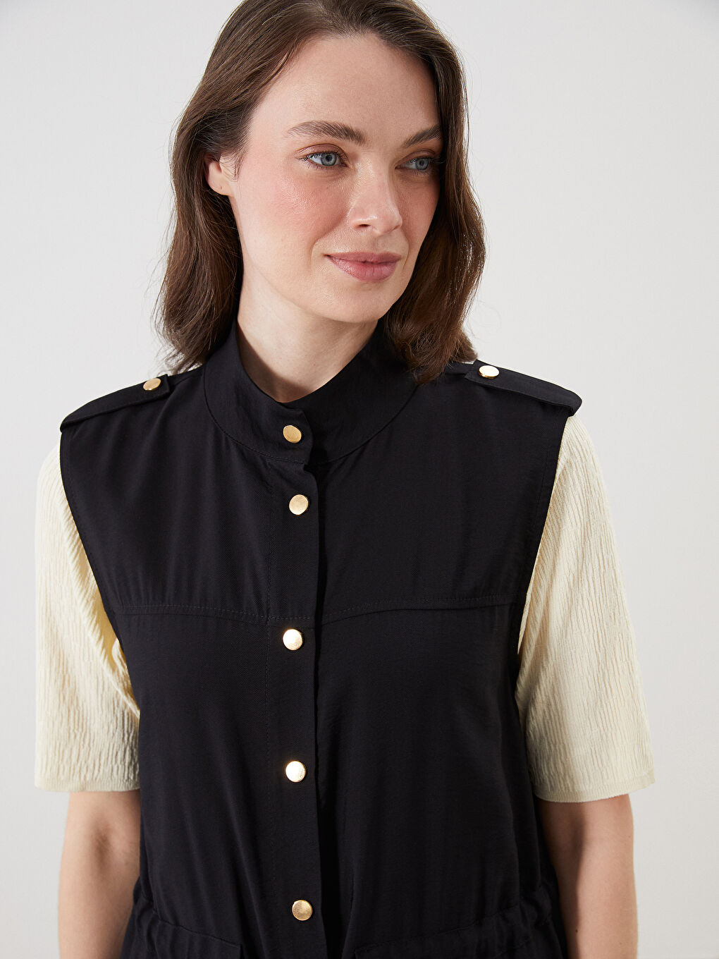 Siyah Hakim Yaka Büzgülü Kadın Yelek-2