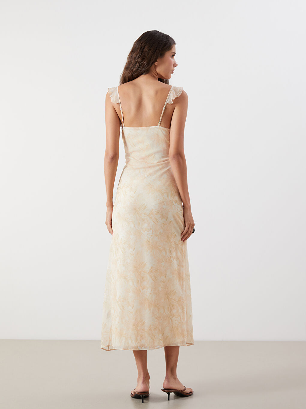 Karışık Çiçekli Askılı Fırfırlı Belden Oturtmalı Elbise-3