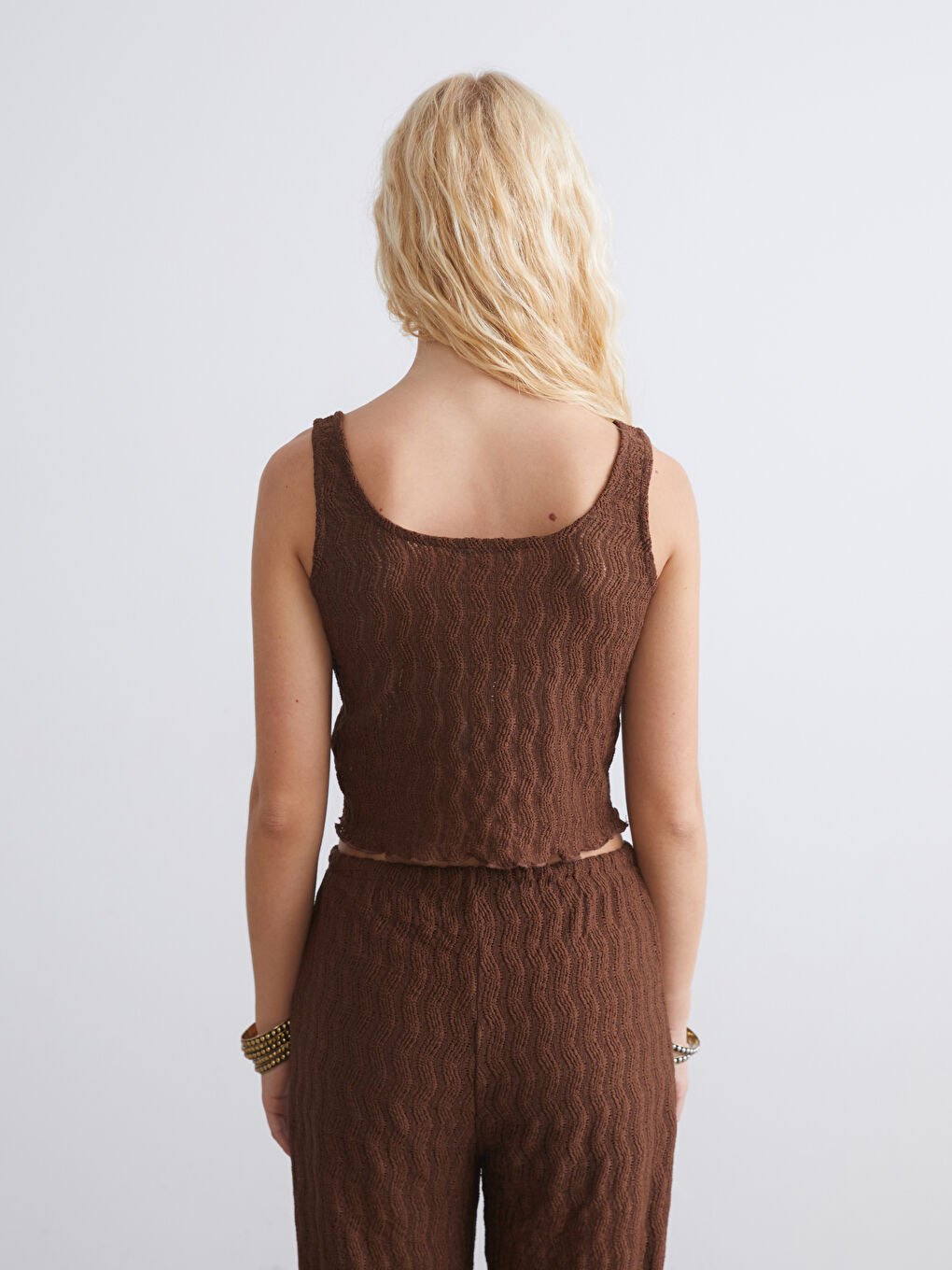 قميص قصير بنسيج وياقة على شكل حرف U-7