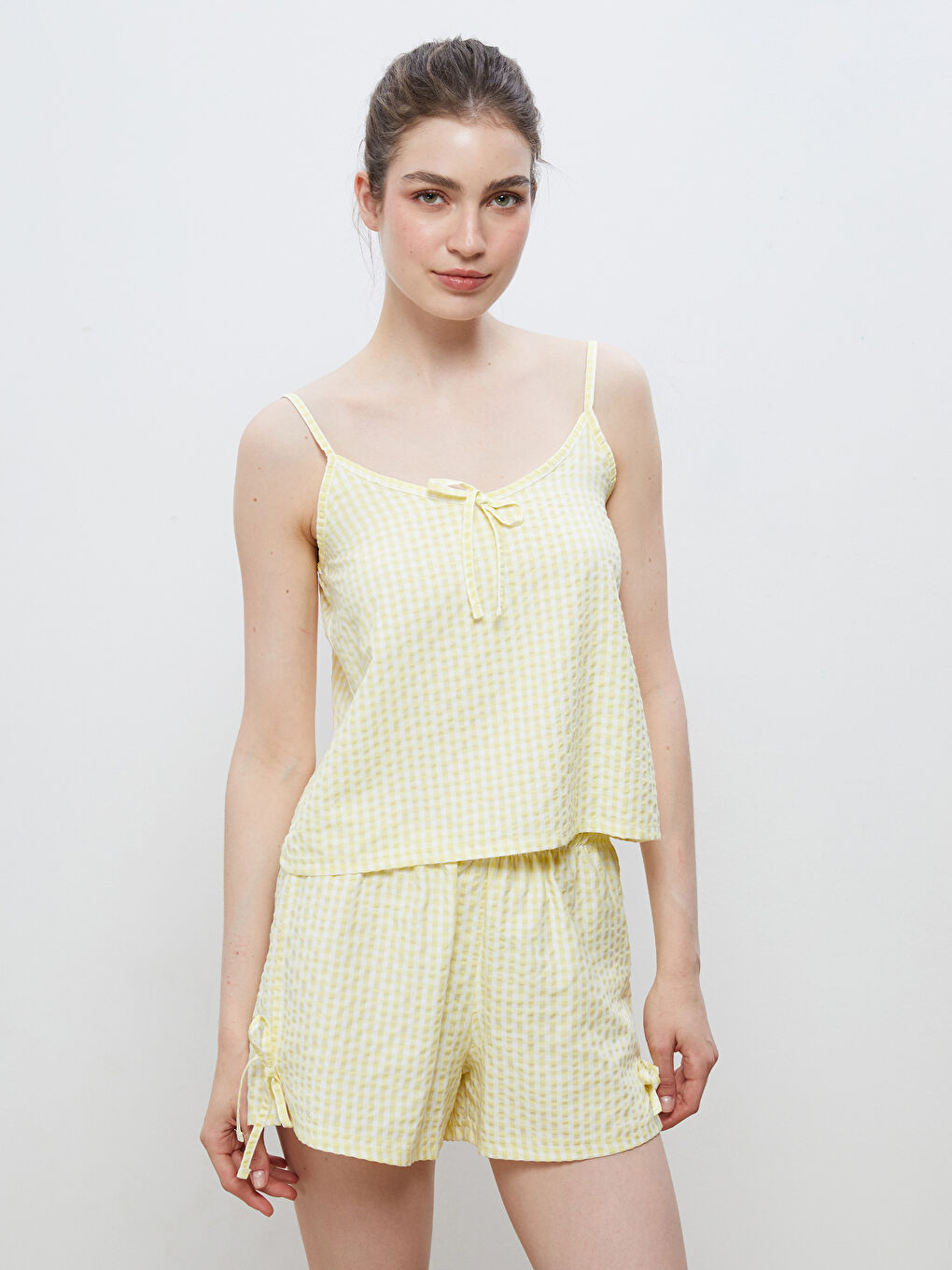 Sarı V Yaka Ekose Kadın Şortlu Pijama Takımı