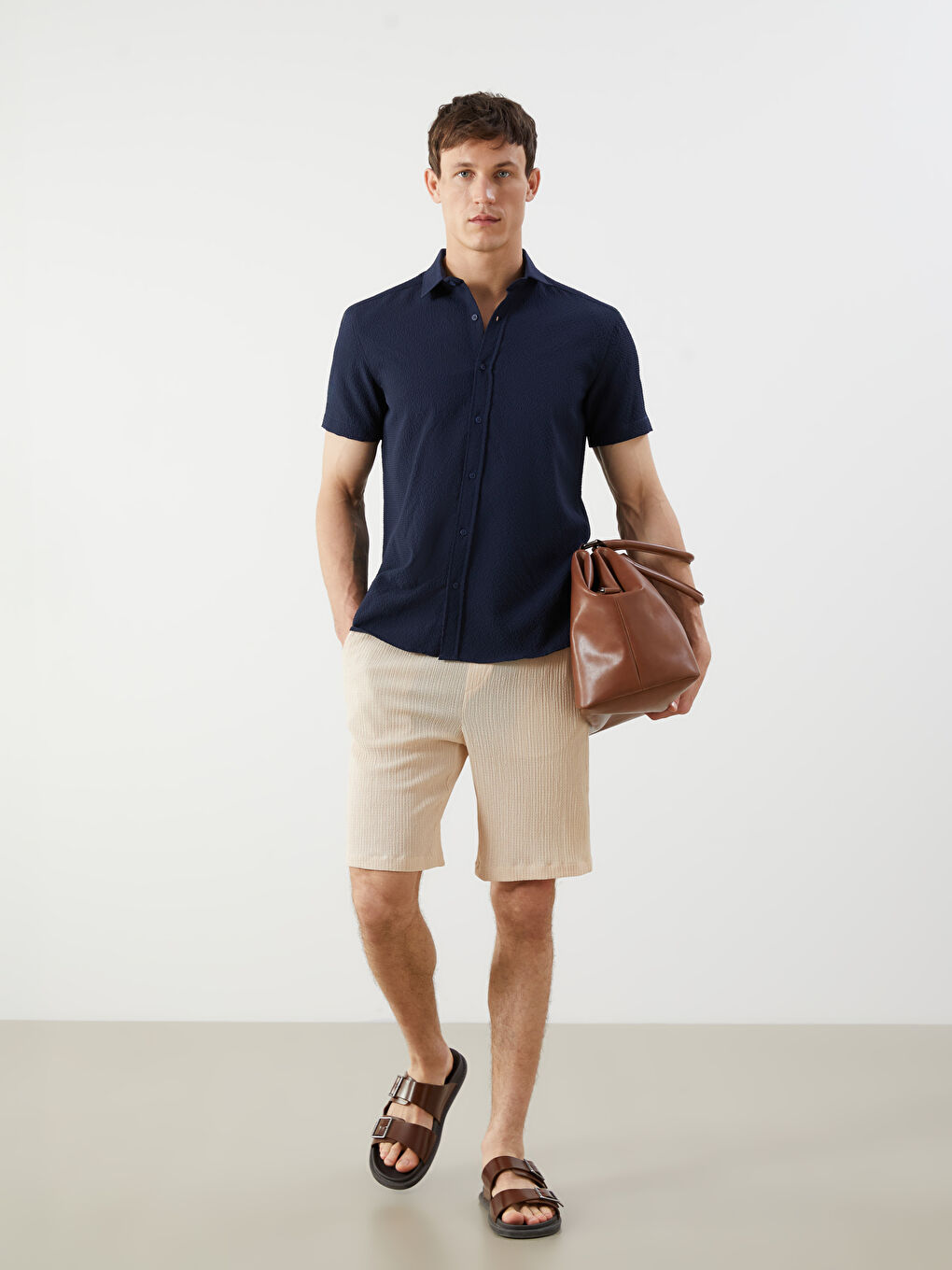 Bej Regular Fit Dokulu Erkek Şort