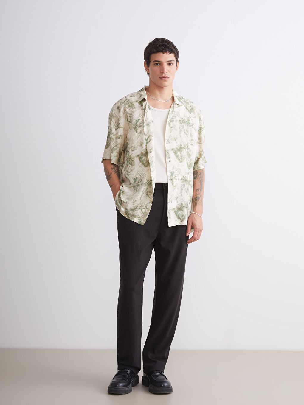 Yeşil Regular Fit Kısa Kollu Desenli Viskon Erkek Gömlek-1