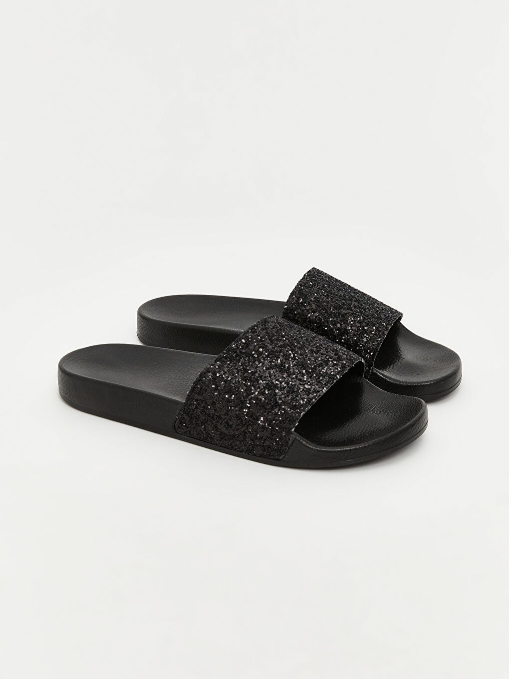 Siyah Deri Görünümlü Taşlı Kadın Terlik