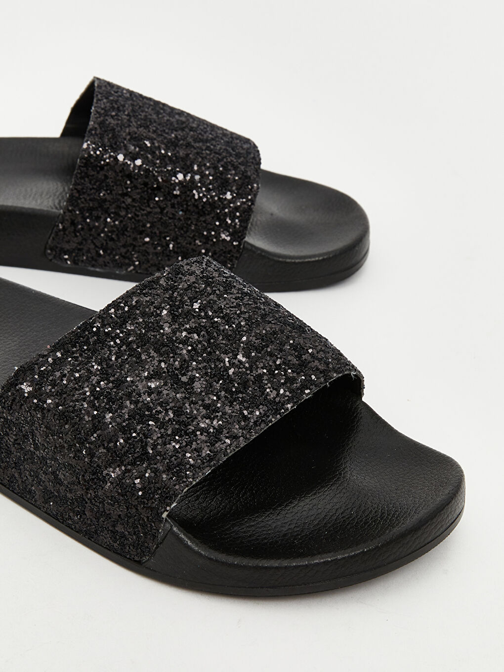 Siyah Deri Görünümlü Taşlı Kadın Terlik-2