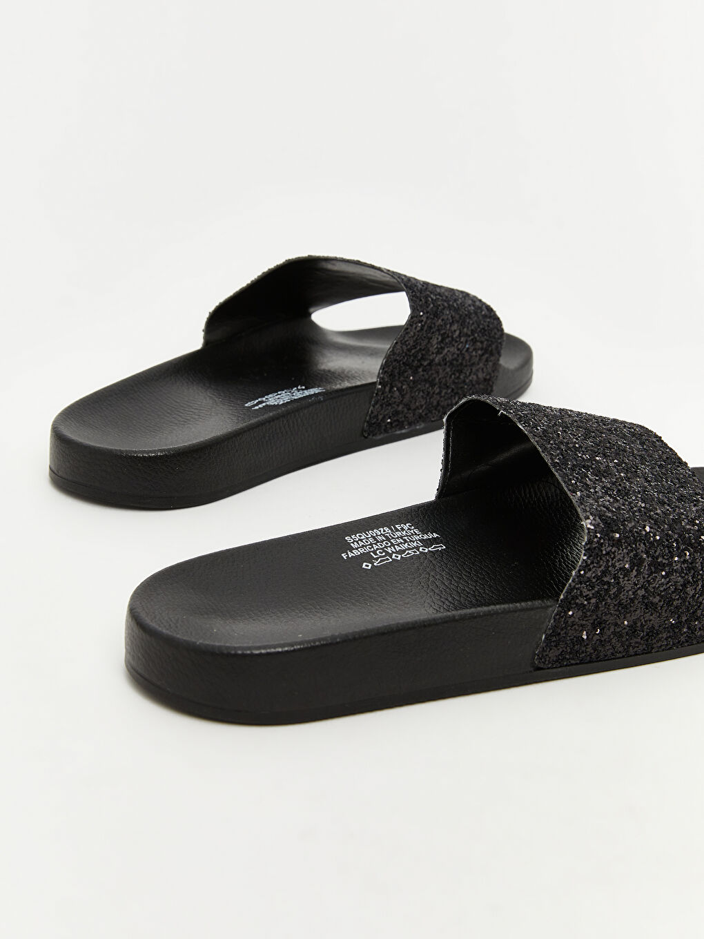 Siyah Deri Görünümlü Taşlı Kadın Terlik-4