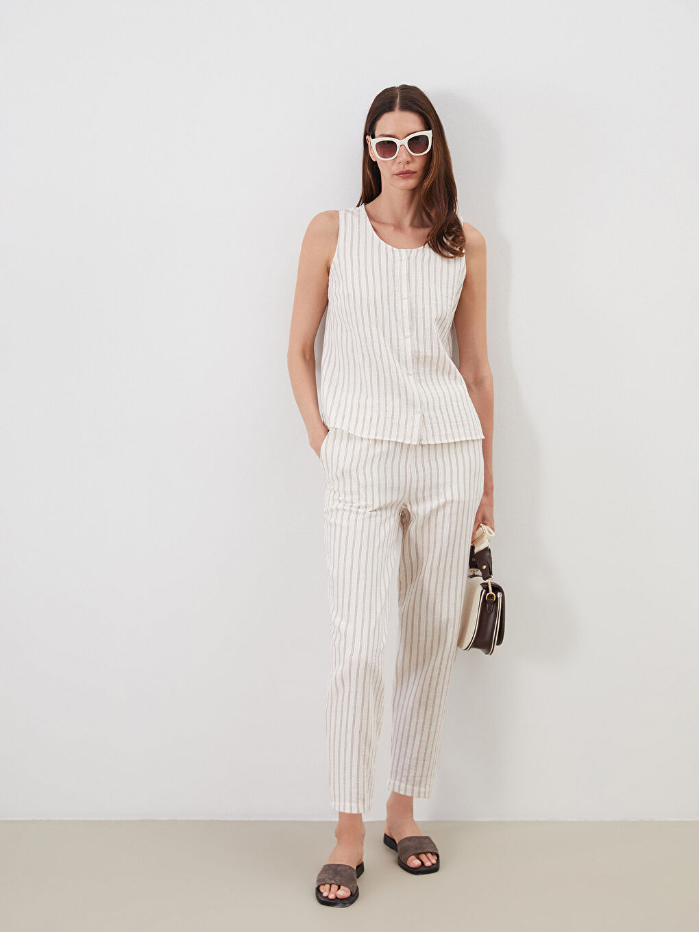 LCWAIKIKI Classic Elastic Waist Carrot Fit Striped Women's Trousers -S5QV71Z8-LEW