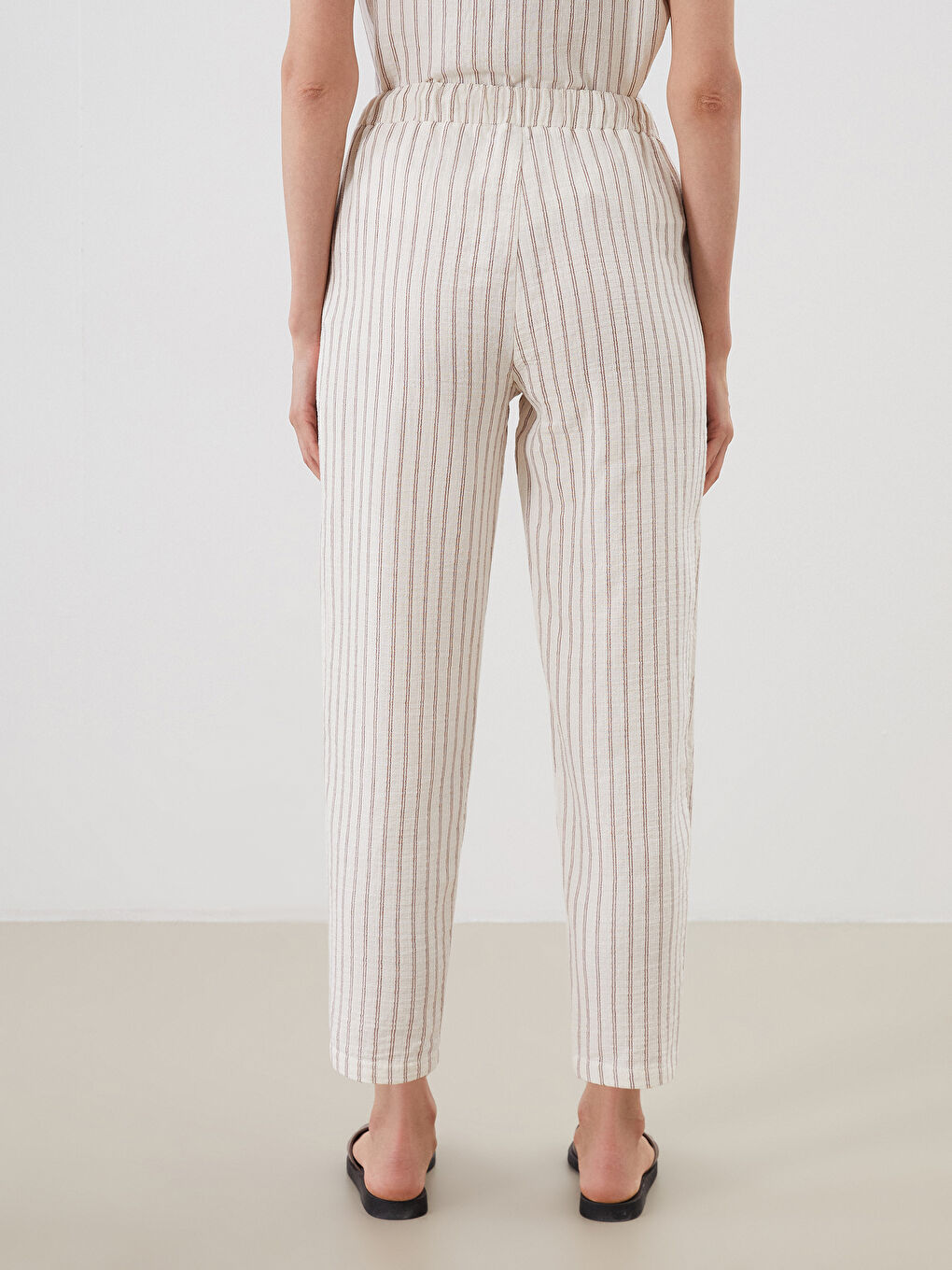 LCWAIKIKI Classic Elastic Waist Carrot Fit Striped Women's Trousers -S5QV71Z8-LEW