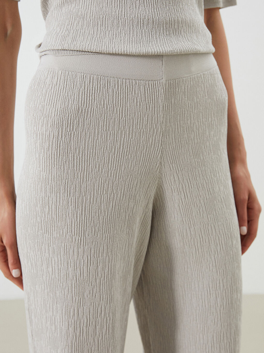 LCWAIKIKI Classic Elasticated Waist Textured Women's Knitwear Trousers -S5QV84Z8-1DU