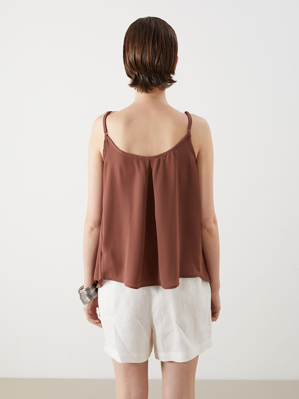 U мойын бүрмелі баулы блузка-3