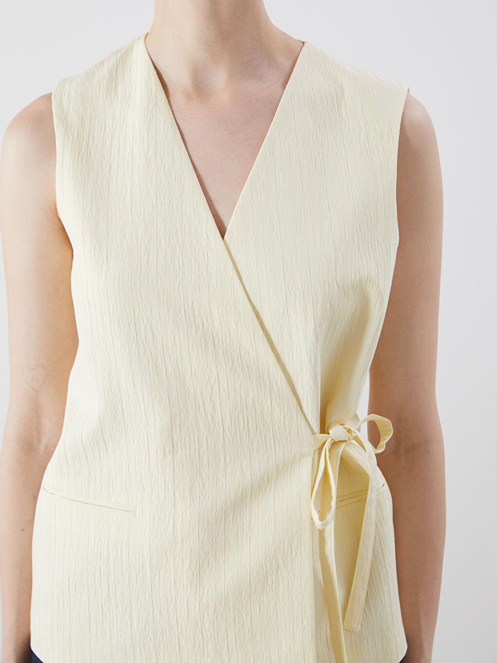 Sarı V Yaka Dokulu Kadın Klasik Yelek-2