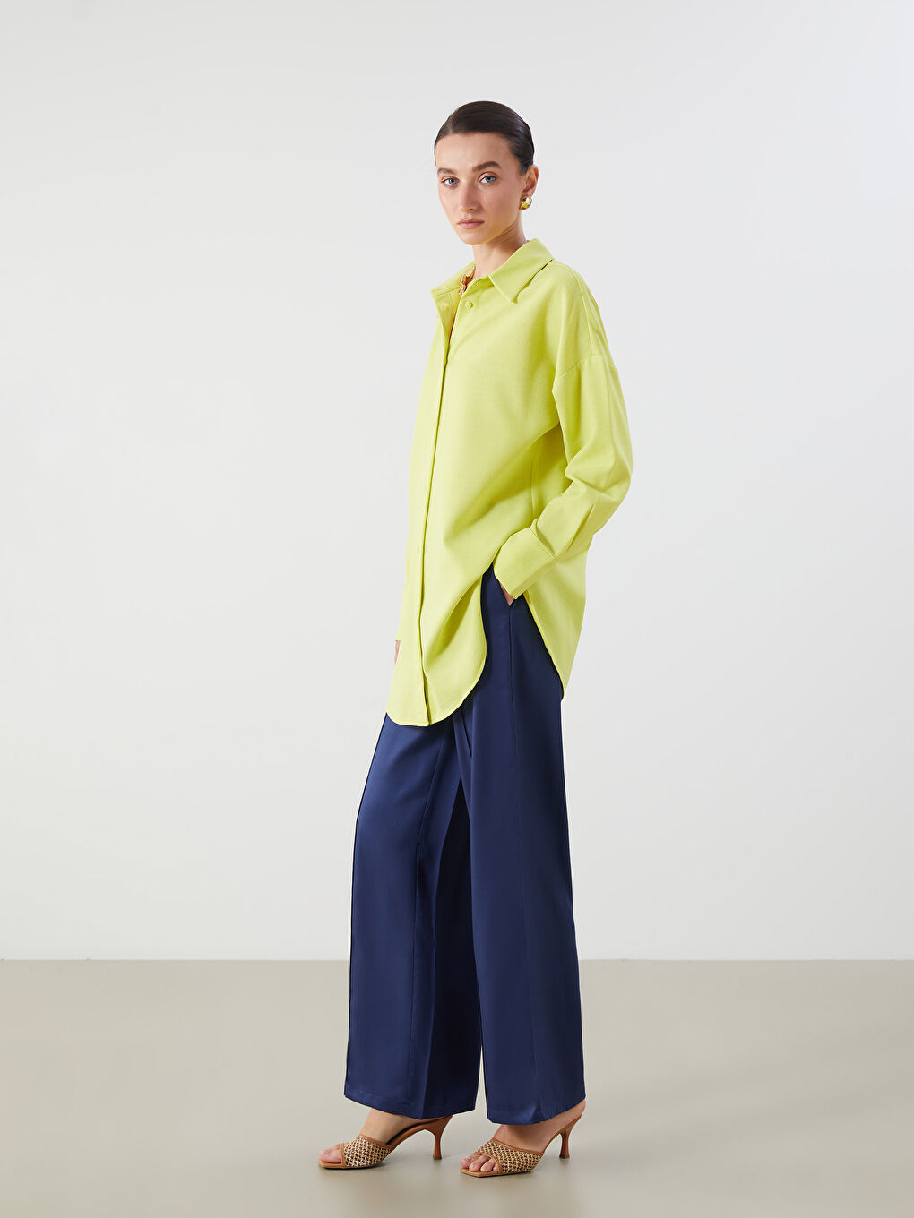 Lacivert Beli Lastikli Geniş Paça Kadın Pantolon