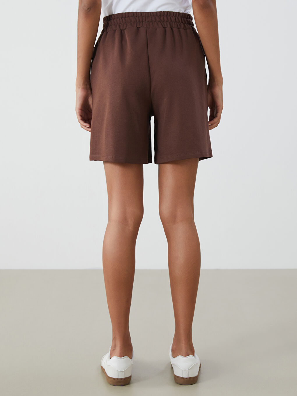 Kahverengi Beli Lastikli Kadın Şort-3