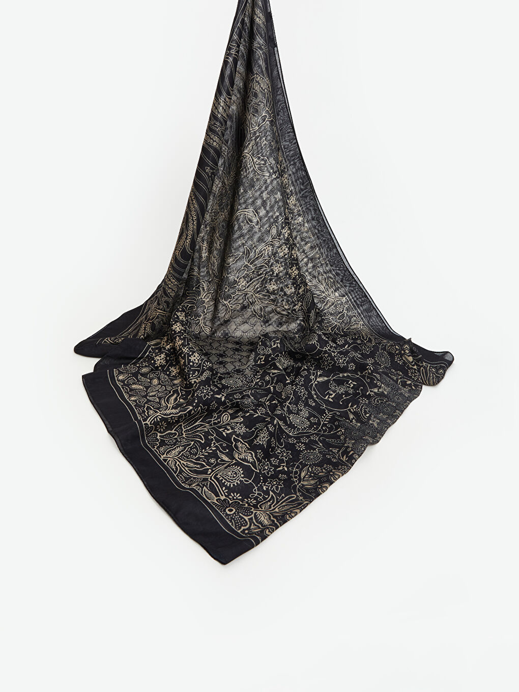 Siyah Desenli Kadın Şal