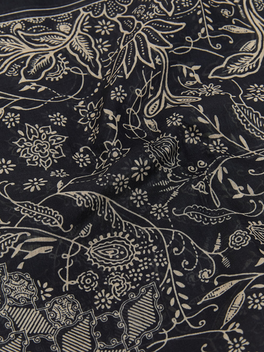 Siyah Desenli Kadın Şal-2