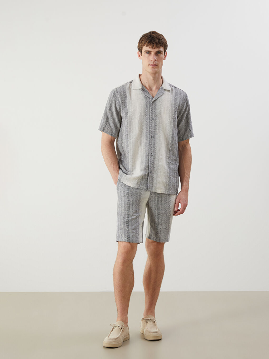 Gri Standart Kalıp Desenli Erkek Şort