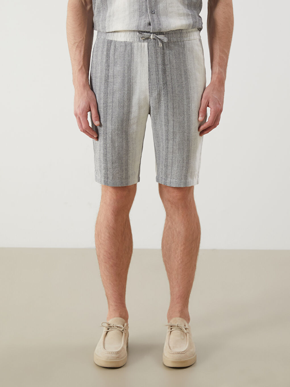 Gri Standart Kalıp Desenli Erkek Şort-1