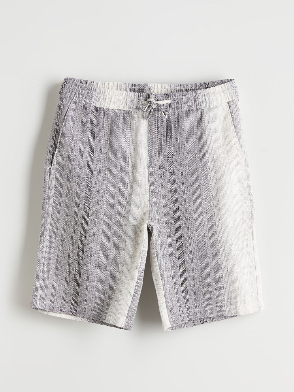 Gri Standart Kalıp Desenli Erkek Şort-4