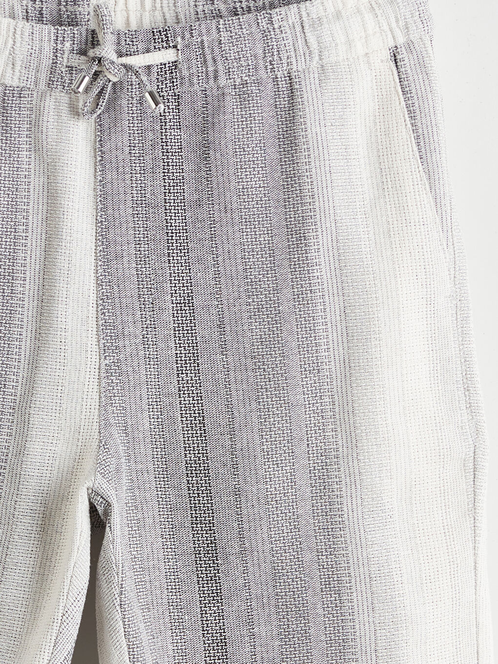 Gri Standart Kalıp Desenli Erkek Şort-6