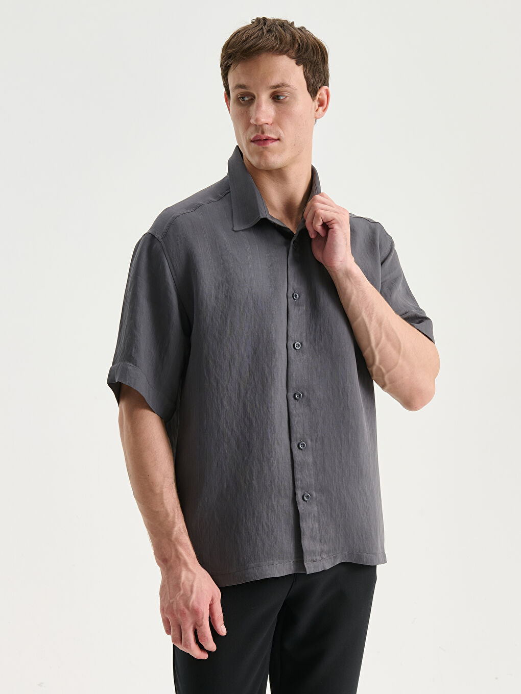 Gri Rahat Kalıp Kısa Kollu Armürlü Erkek Gömlek
