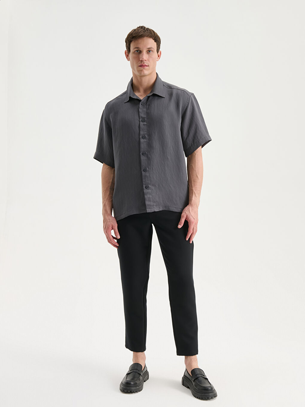 Gri Rahat Kalıp Kısa Kollu Armürlü Erkek Gömlek-1