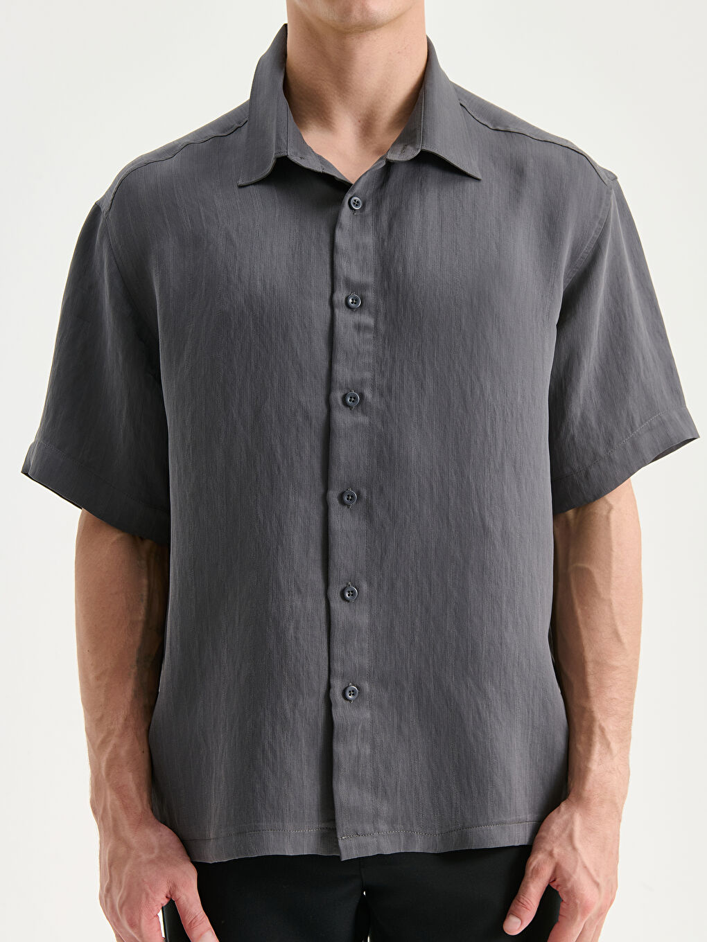 Gri Rahat Kalıp Kısa Kollu Armürlü Erkek Gömlek-2