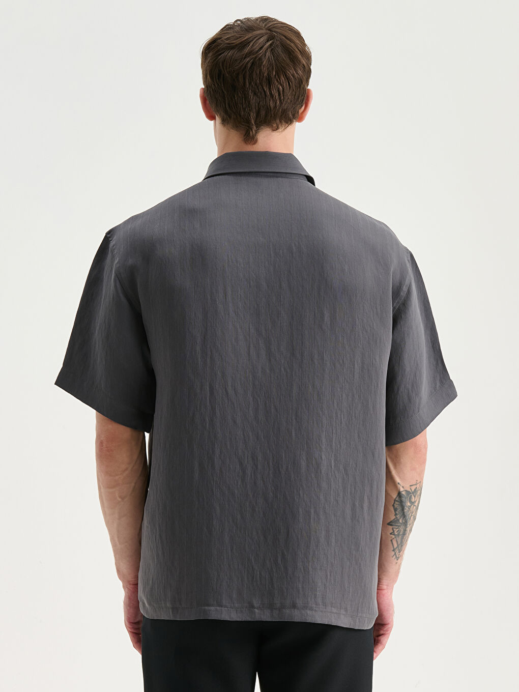 Gri Rahat Kalıp Kısa Kollu Armürlü Erkek Gömlek-3
