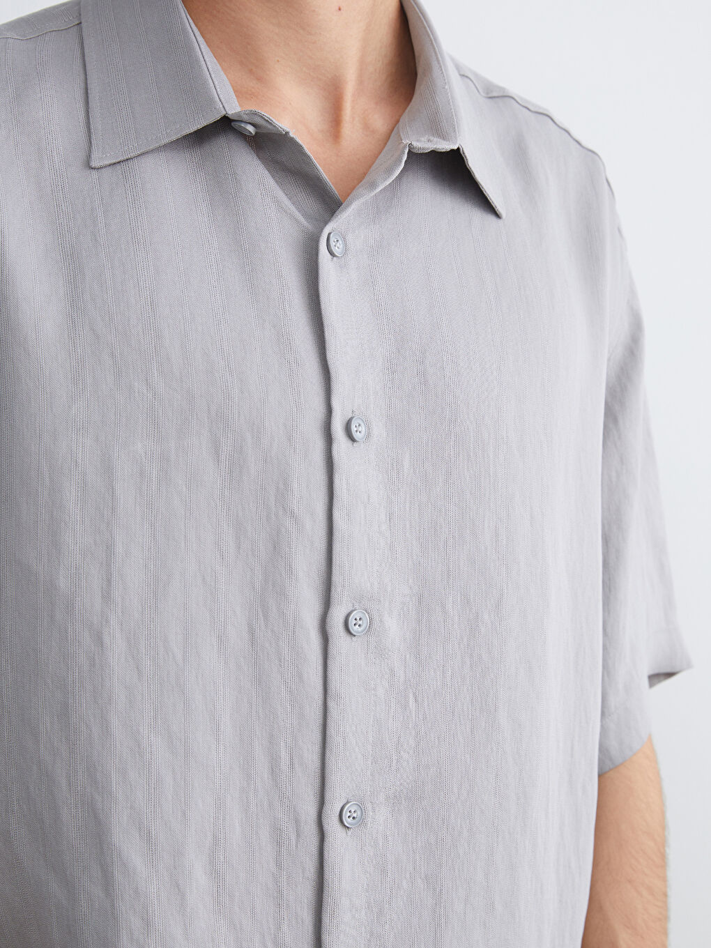 Gri Rahat Kalıp Kısa Kollu Armürlü Erkek Gömlek-2