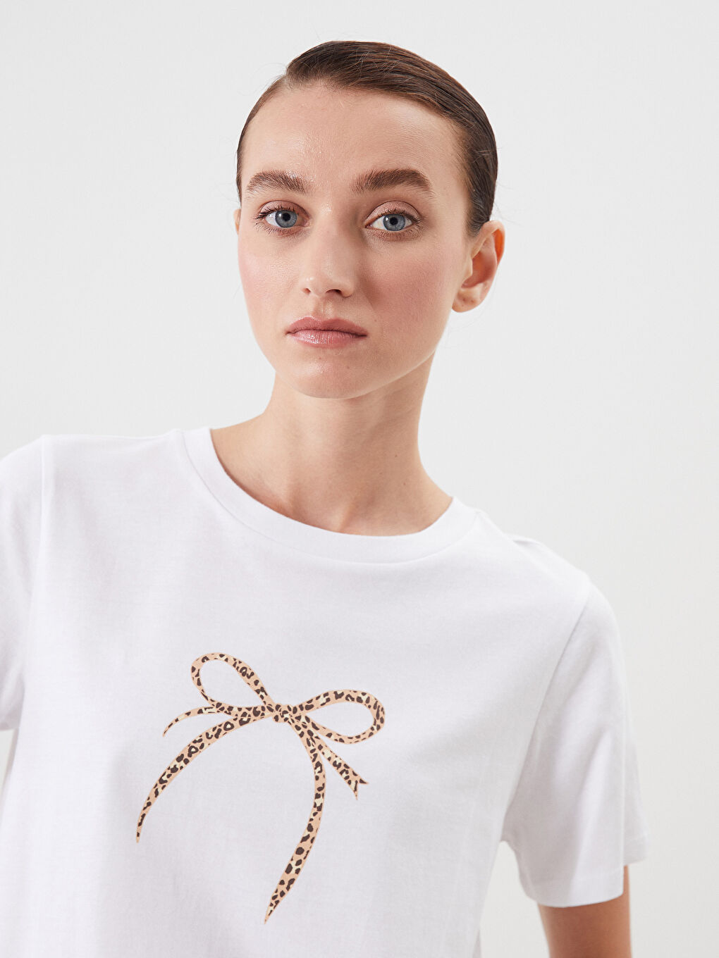 T-shirt femme col rond avec imprimé nœud