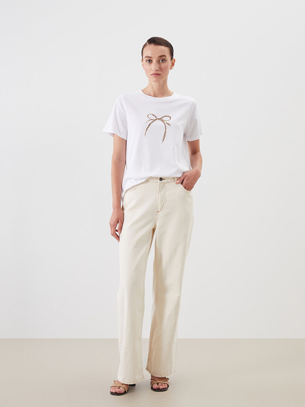 T-shirt femme col rond avec imprimé nœud-1