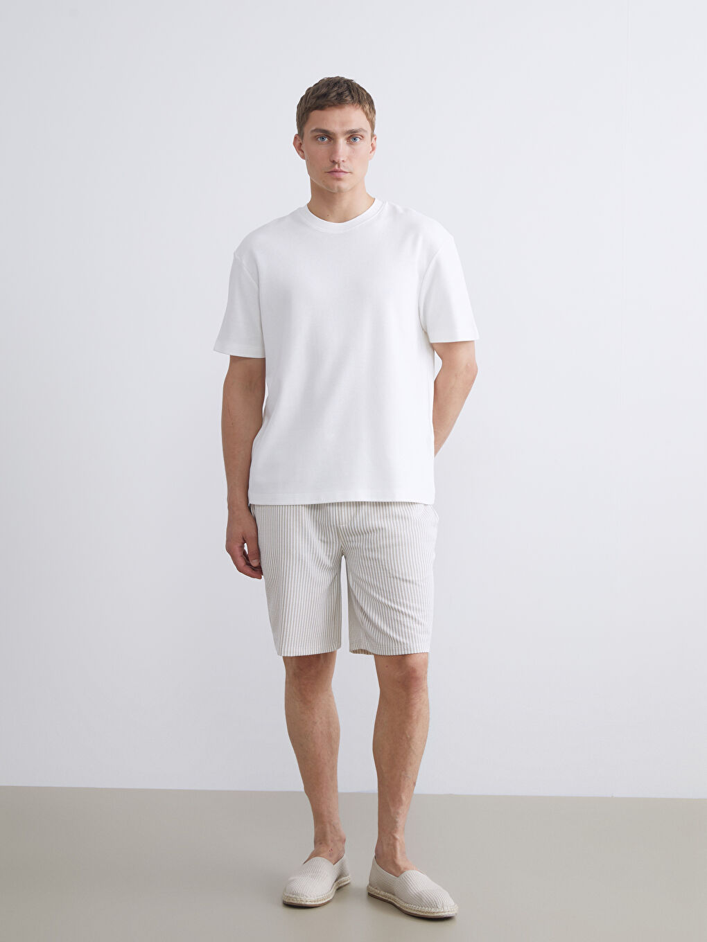 Ekru Bisiklet Yaka Erkek Tişört-1